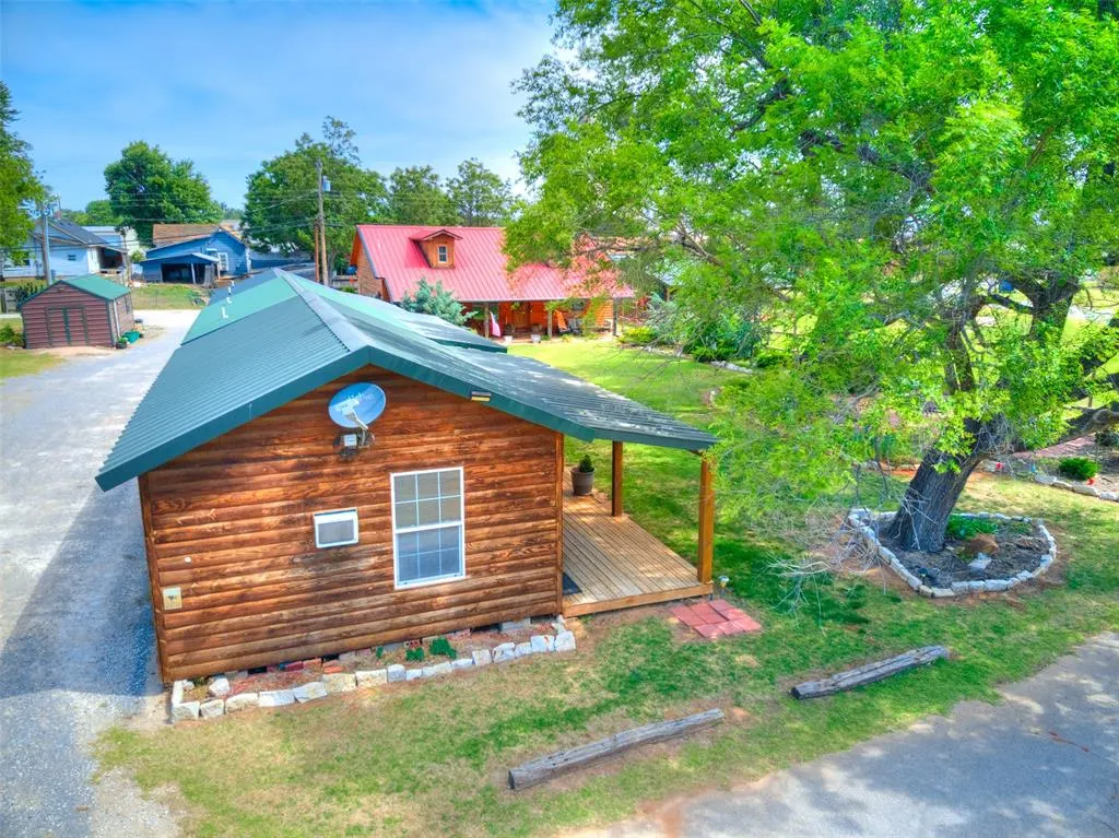 Photo 44 — 304 W Oak Street, Canton, OK 73724