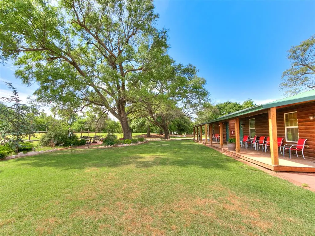 Photo 48 — 304 W Oak Street, Canton, OK 73724
