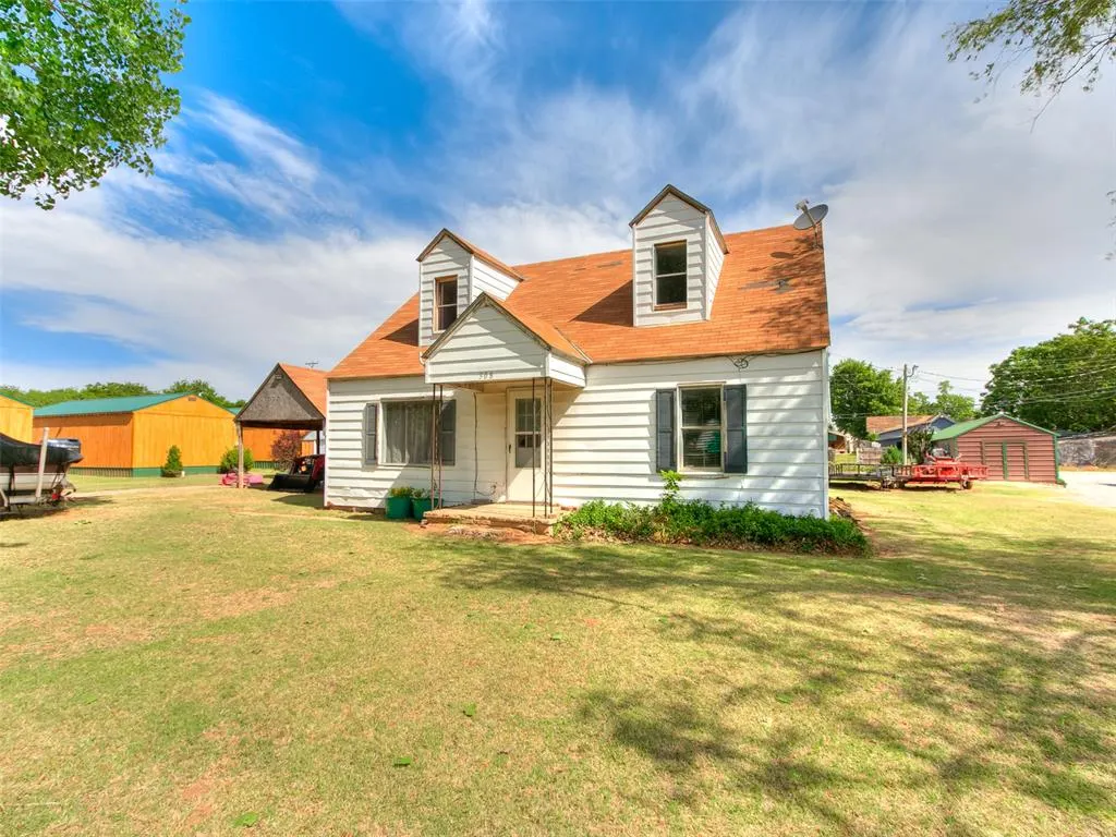 Photo 49 — 304 W Oak Street, Canton, OK 73724