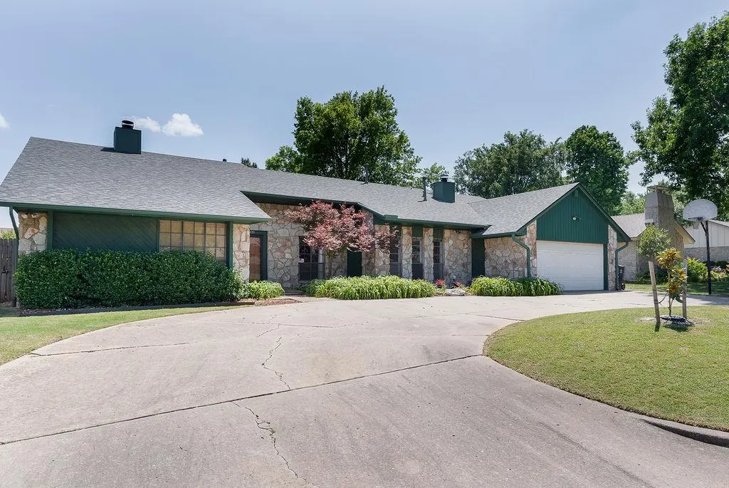 Photo 2 — 1108 NW 141st Street, Edmond, OK 73013