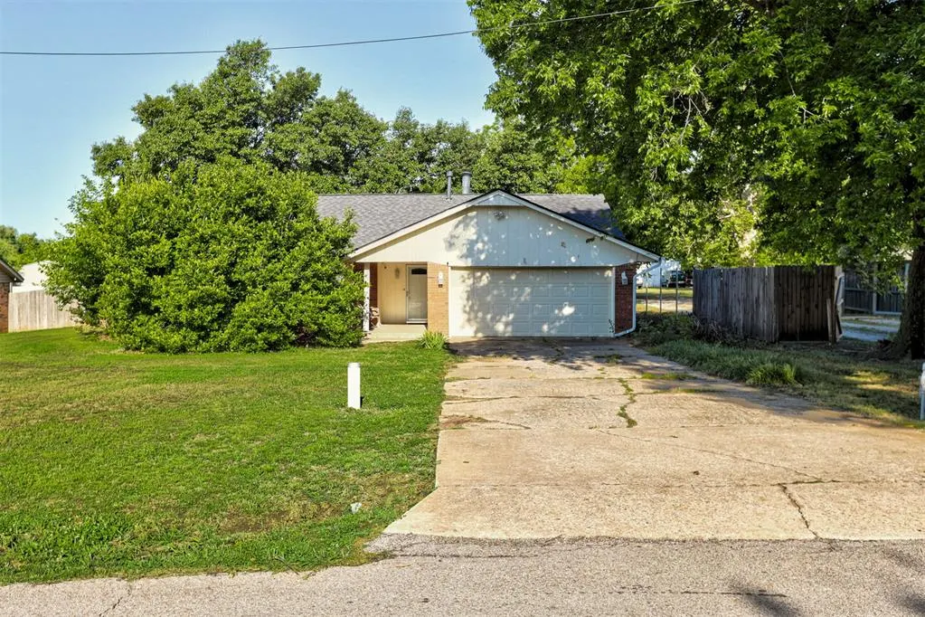 Front exterior — 909 N King Avenue, Midwest City, OK 73130
