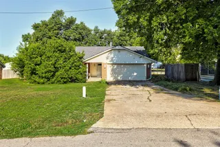 Sold home at 909 N King Avenue
