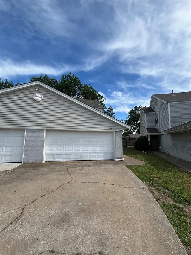 Front exterior — 1712 Jennifer Circle, Norman, OK 73071