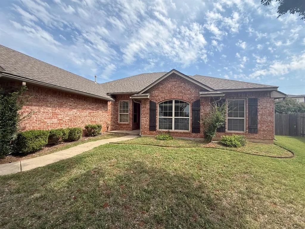 Photo 2 — 19132 Cottonwood Court, Edmond, OK 73012