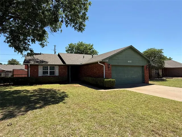 Photo 2 — 400 N Mockingbird Drive, Altus, OK 73521