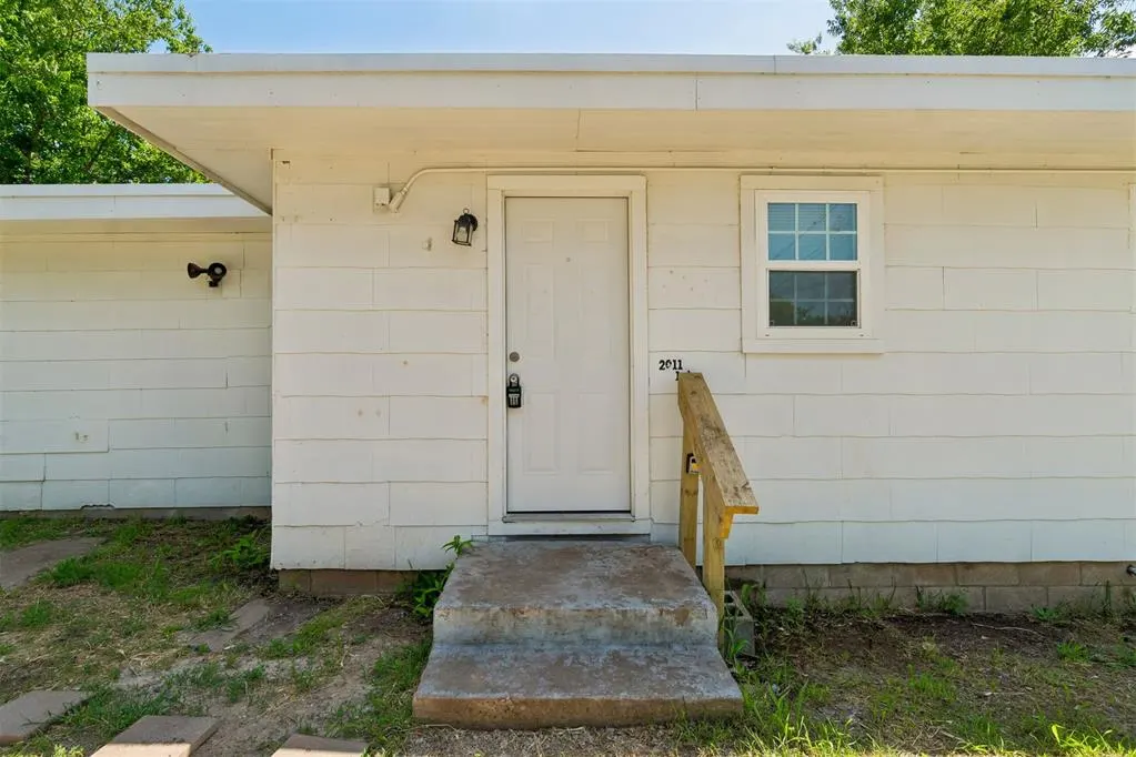 Photo 2 — 2011 SW C Avenue 1/2, Lawton, OK 73501