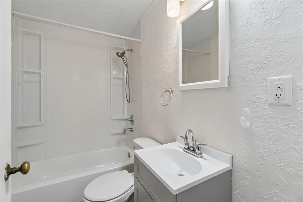 Photo 20 — 2011 SW C Avenue 1/2, Lawton, OK 73501