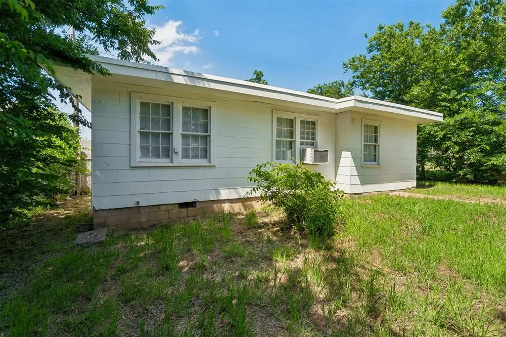 Photo 35 — 2011 SW C Avenue 1/2, Lawton, OK 73501