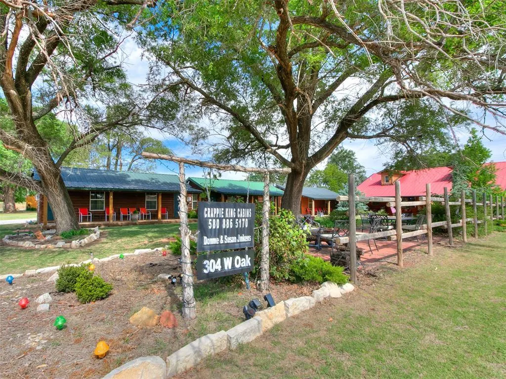 Photo 2 — 310 W Oak Street, Canton, OK 73724