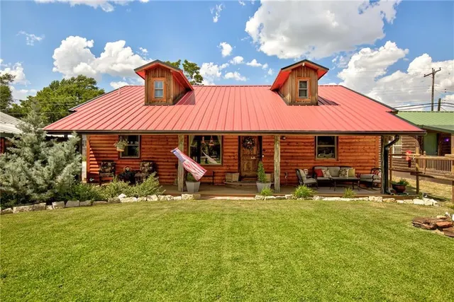 Photo 5 — 310 W Oak Street, Canton, OK 73724