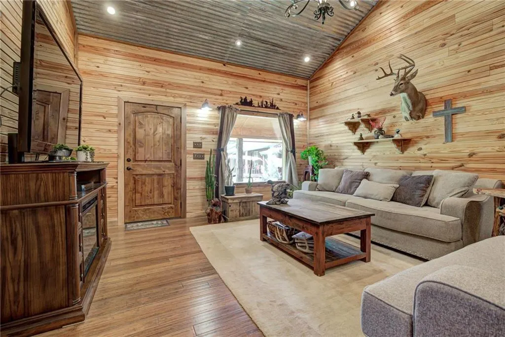 Photo 7 — 310 W Oak Street, Canton, OK 73724