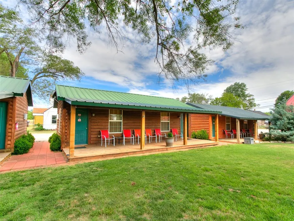Photo 21 — 310 W Oak Street, Canton, OK 73724