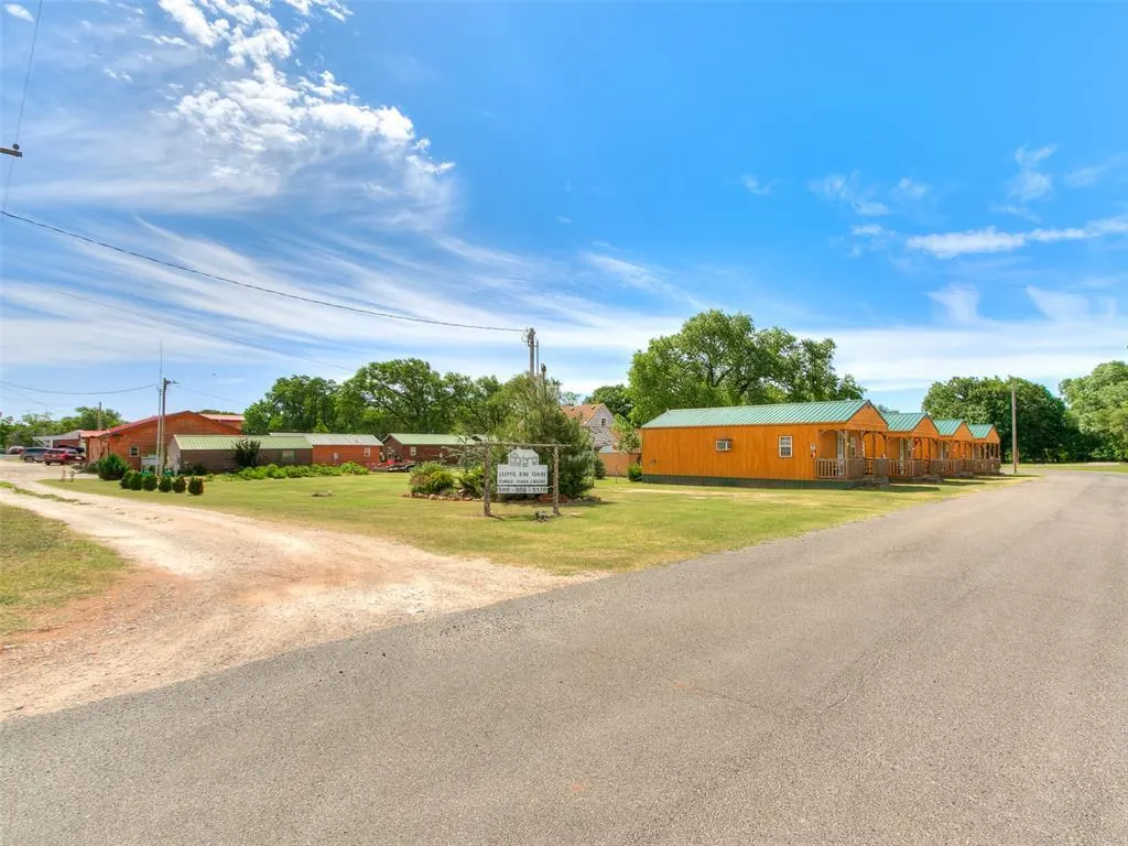 Photo 32 — 310 W Oak Street, Canton, OK 73724