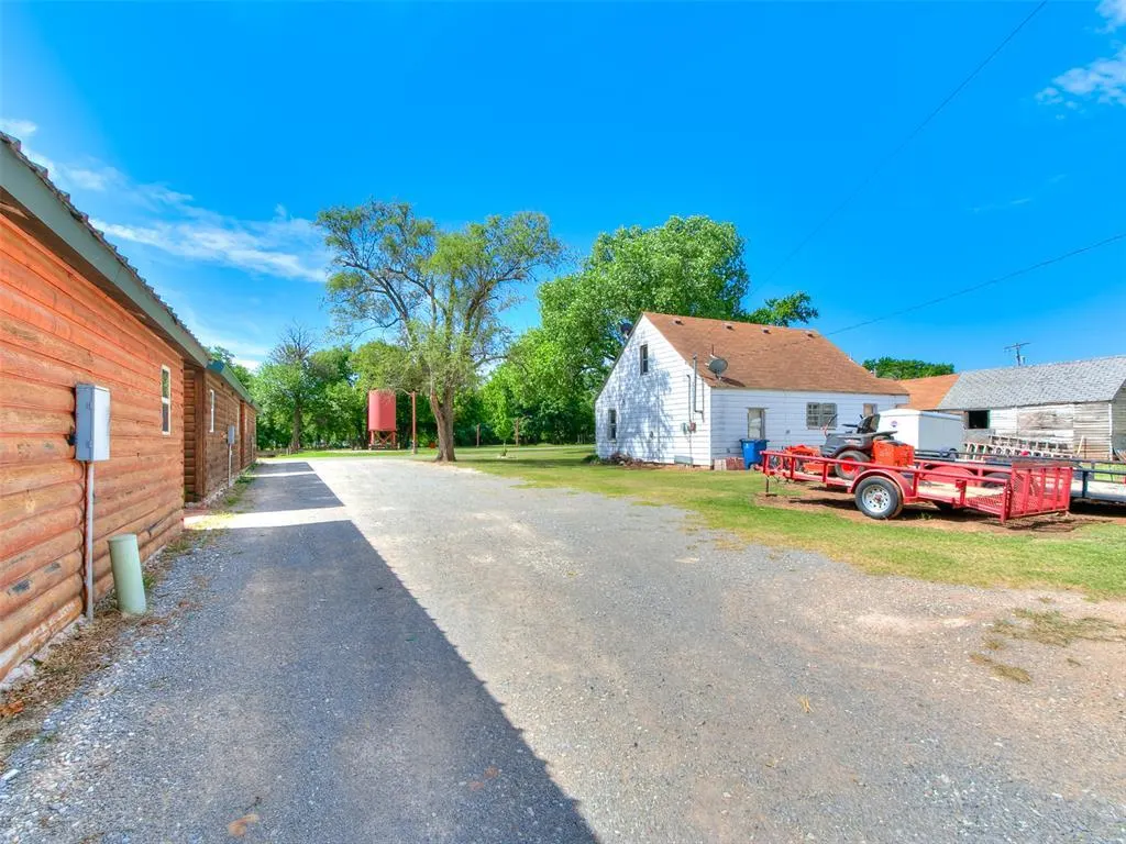 Photo 34 — 310 W Oak Street, Canton, OK 73724