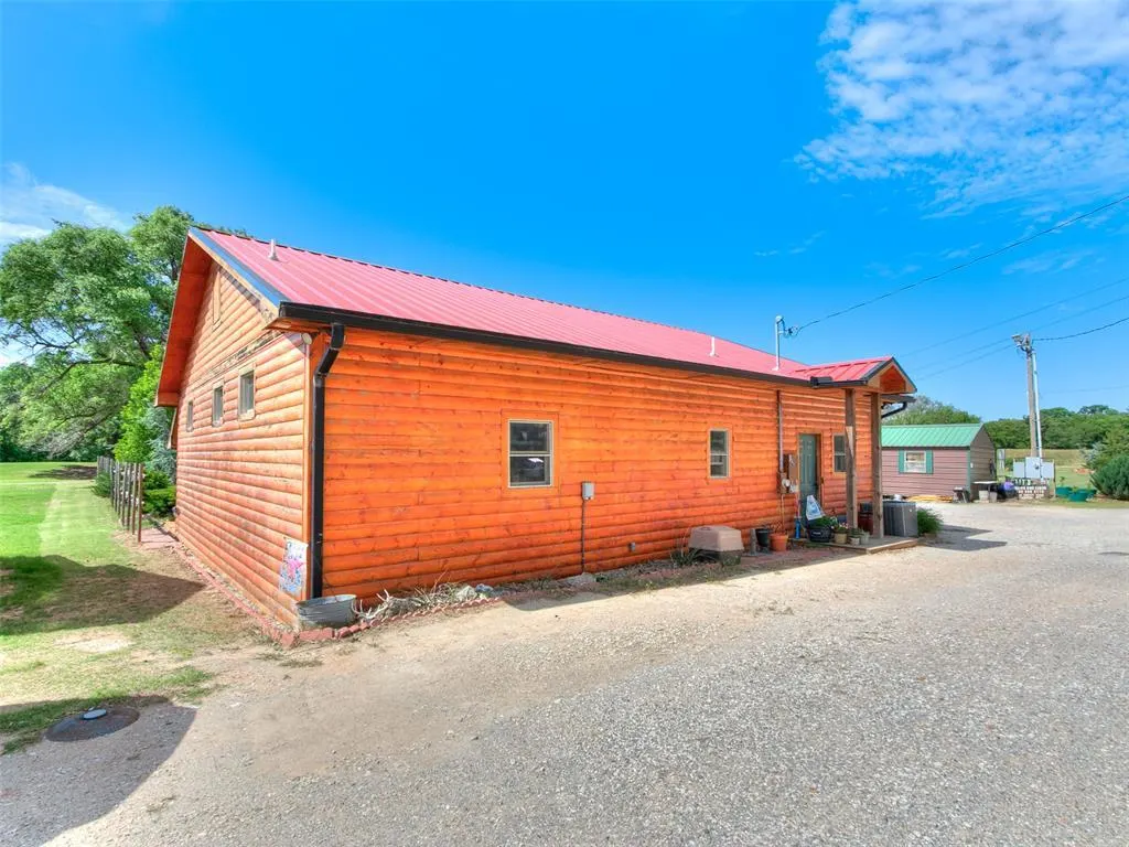 Photo 35 — 310 W Oak Street, Canton, OK 73724
