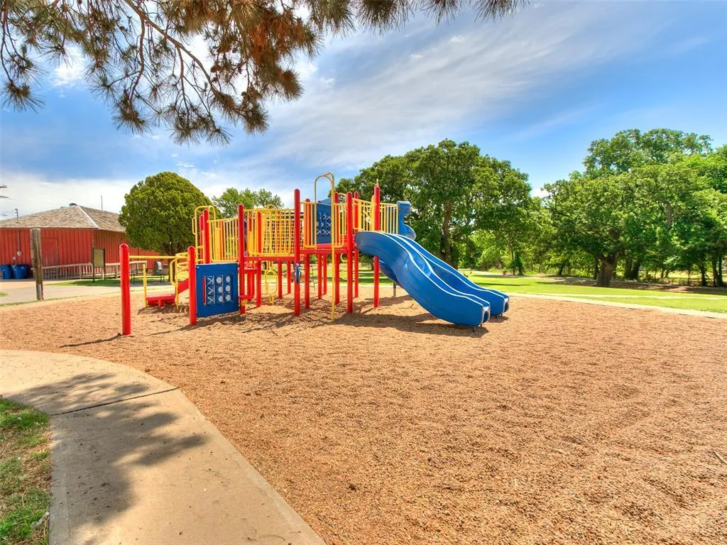 Photo 38 — 310 W Oak Street, Canton, OK 73724
