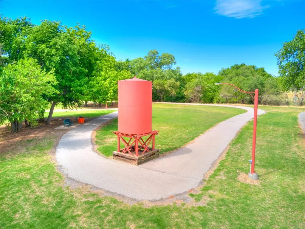 Photo 41 — 310 W Oak Street, Canton, OK 73724