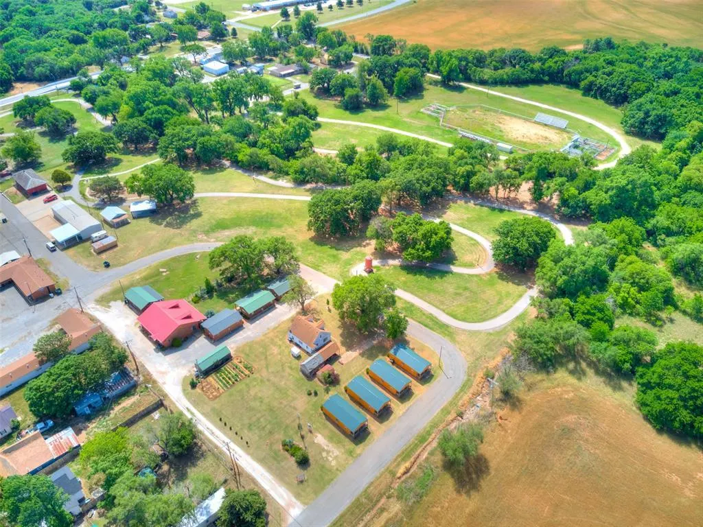 Photo 42 — 310 W Oak Street, Canton, OK 73724