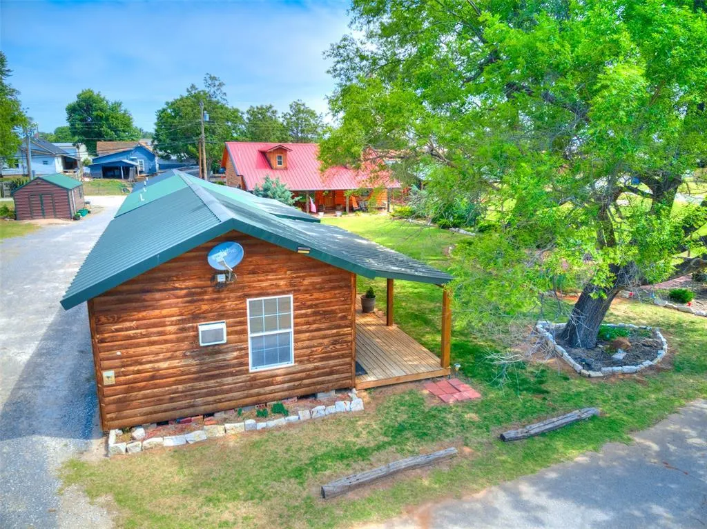 Photo 44 — 310 W Oak Street, Canton, OK 73724