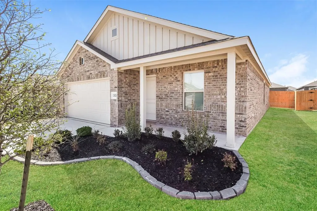 Photo 2 — 11624 SW 38th Street, Mustang, OK 73064