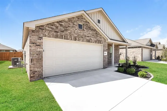 Photo 3 — 11624 SW 38th Street, Mustang, OK 73064