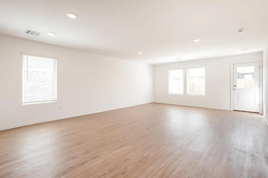 Photo 5 — 11624 SW 38th Street, Mustang, OK 73064