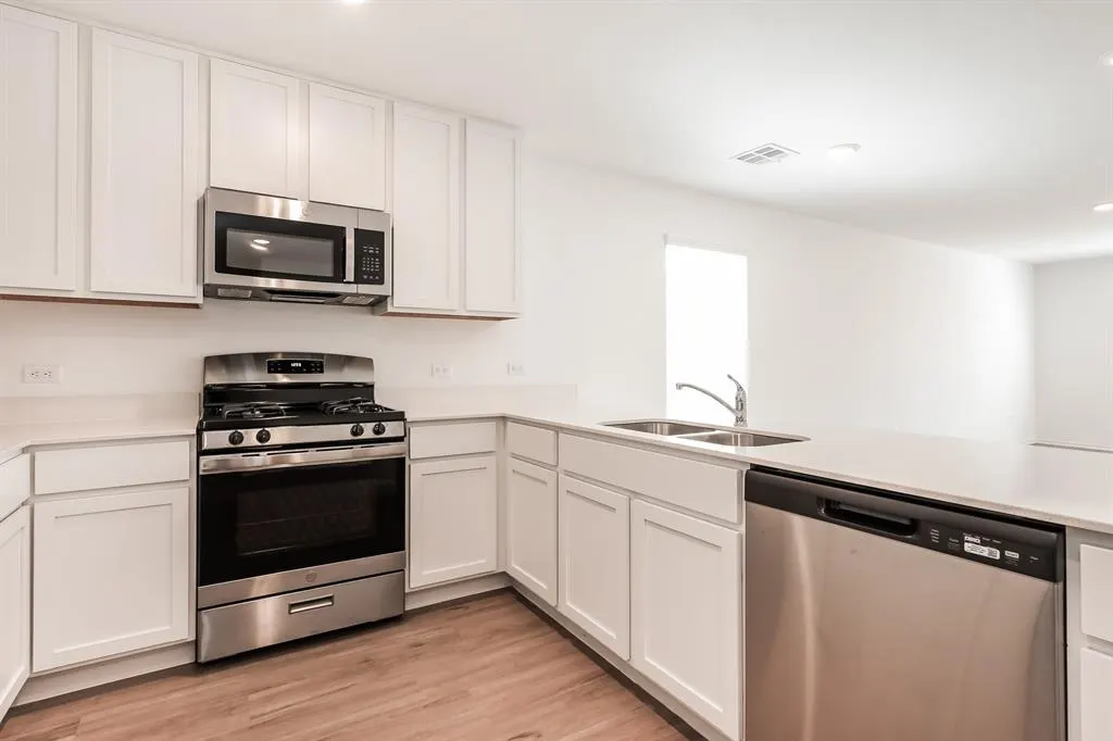 Photo 9 — 11624 SW 38th Street, Mustang, OK 73064
