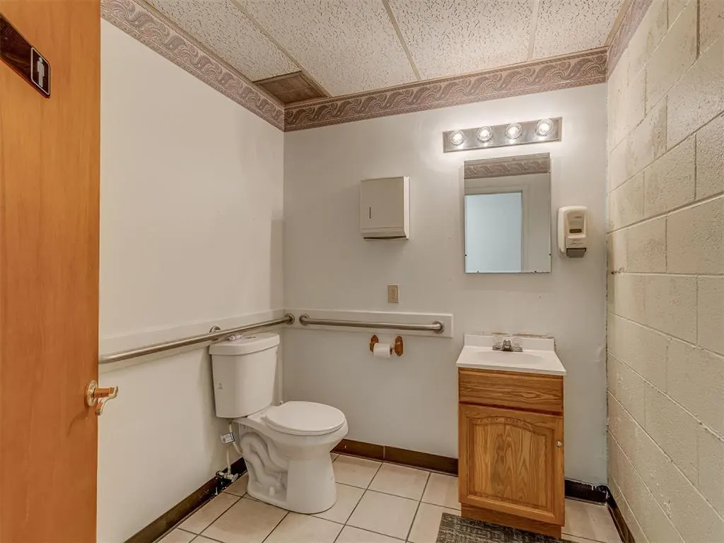 Photo 13 — 111 N 4th Street, Seminole, OK 74868