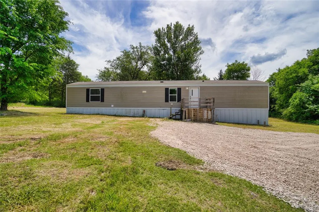 Front exterior — 801 E Oak Street, Maud, OK 74854
