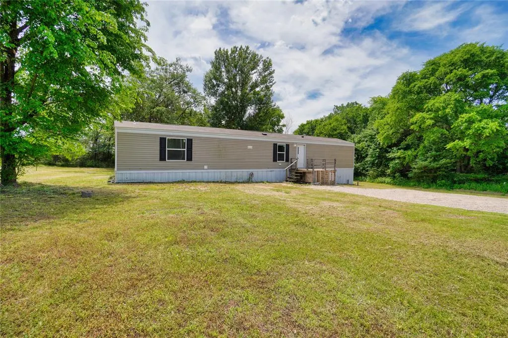 Photo 2 — 801 E Oak Street, Maud, OK 74854