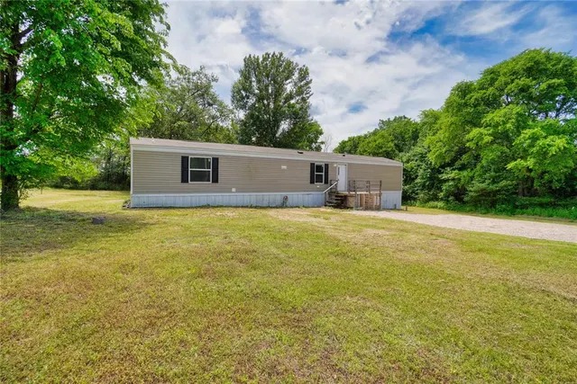 Photo 2 — 801 E Oak Street, Maud, OK 74854