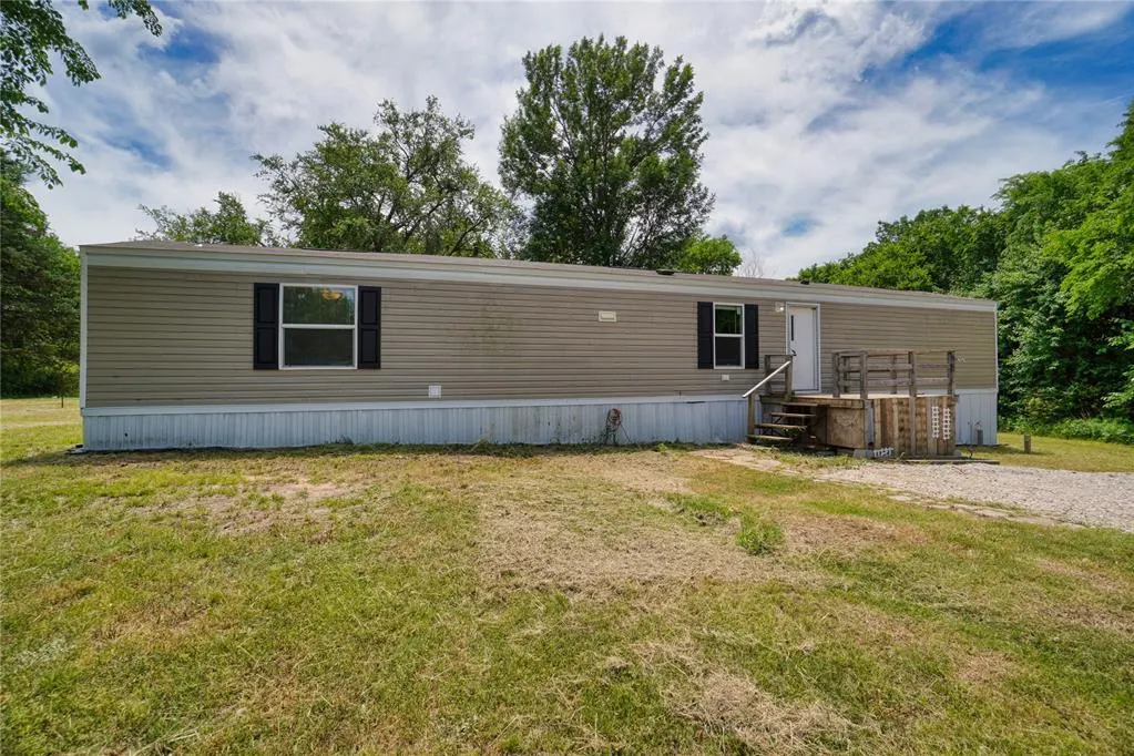 Photo 3 — 801 E Oak Street, Maud, OK 74854