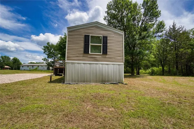 Photo 5 — 801 E Oak Street, Maud, OK 74854