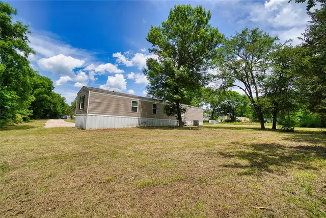 Photo 6 — 801 E Oak Street, Maud, OK 74854