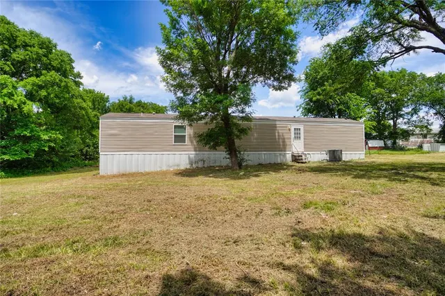 Photo 7 — 801 E Oak Street, Maud, OK 74854