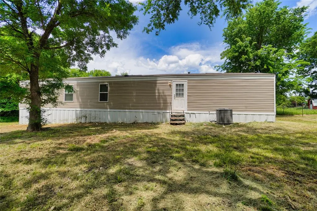 Photo 9 — 801 E Oak Street, Maud, OK 74854