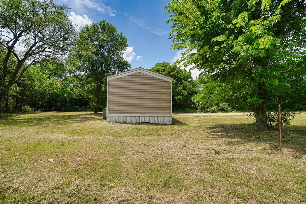 Photo 12 — 801 E Oak Street, Maud, OK 74854