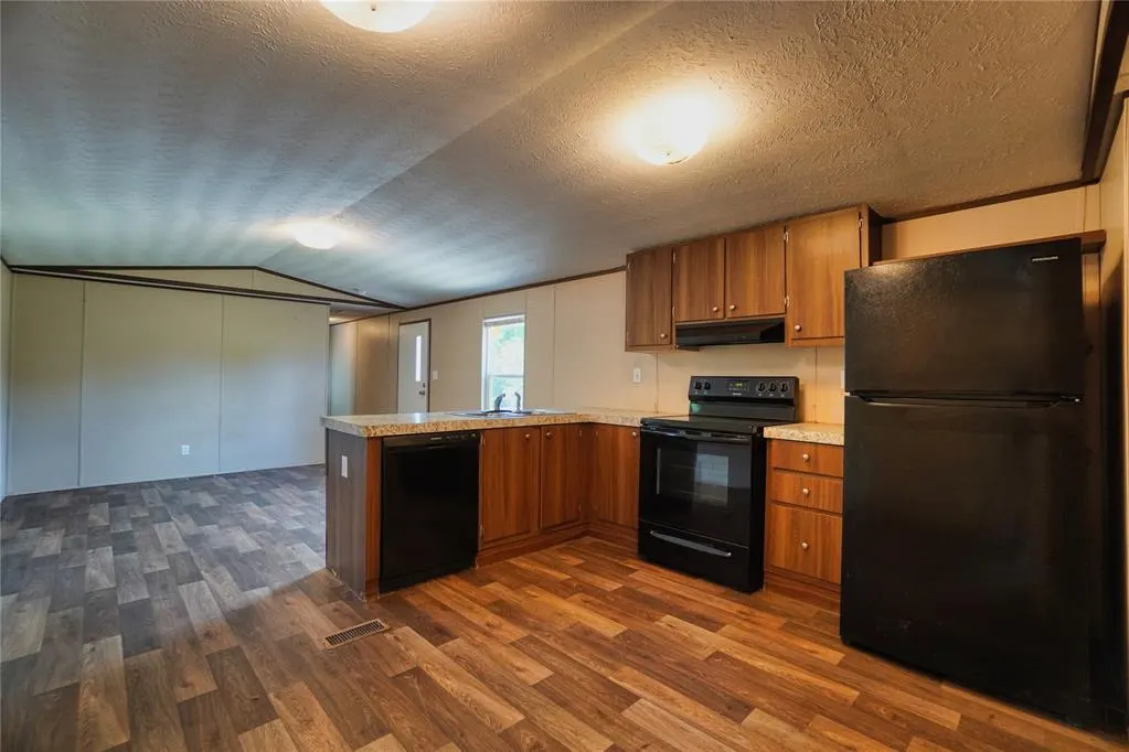 Photo 15 — 801 E Oak Street, Maud, OK 74854