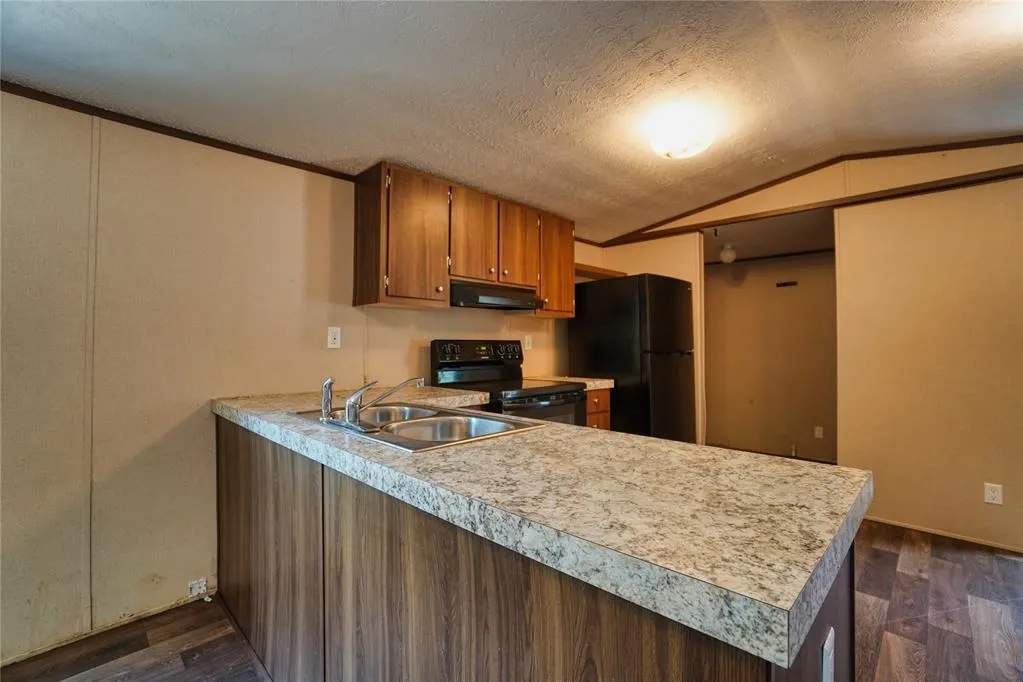 Photo 16 — 801 E Oak Street, Maud, OK 74854