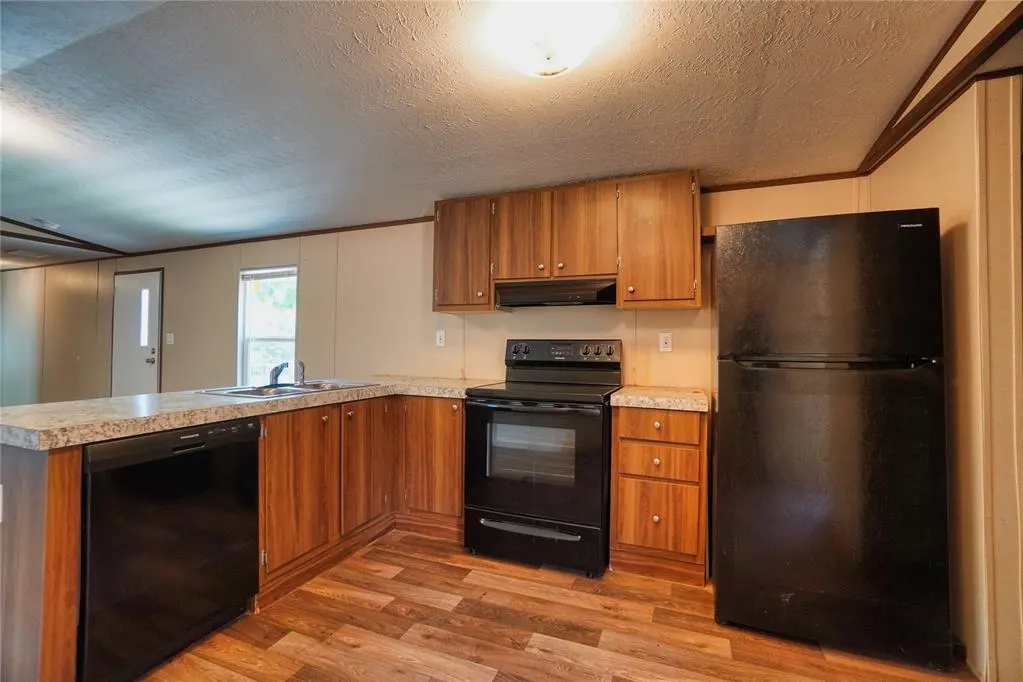 Photo 17 — 801 E Oak Street, Maud, OK 74854