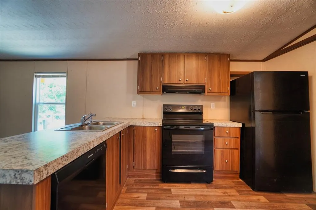 Photo 18 — 801 E Oak Street, Maud, OK 74854