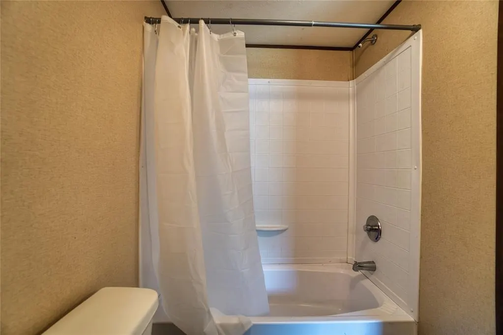 Photo 24 — 801 E Oak Street, Maud, OK 74854