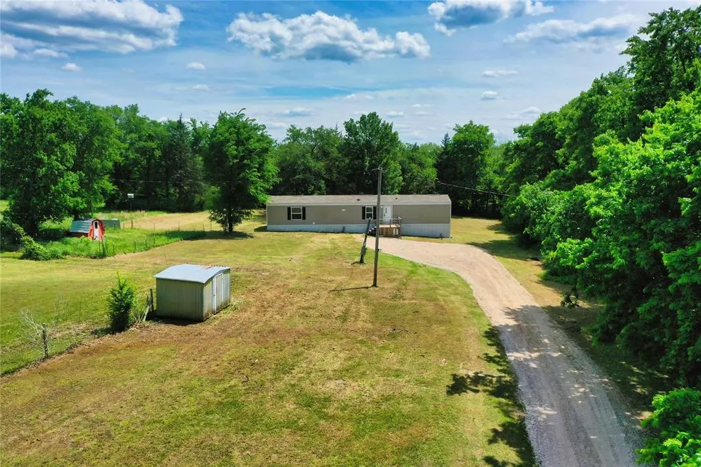 Photo 39 — 801 E Oak Street, Maud, OK 74854