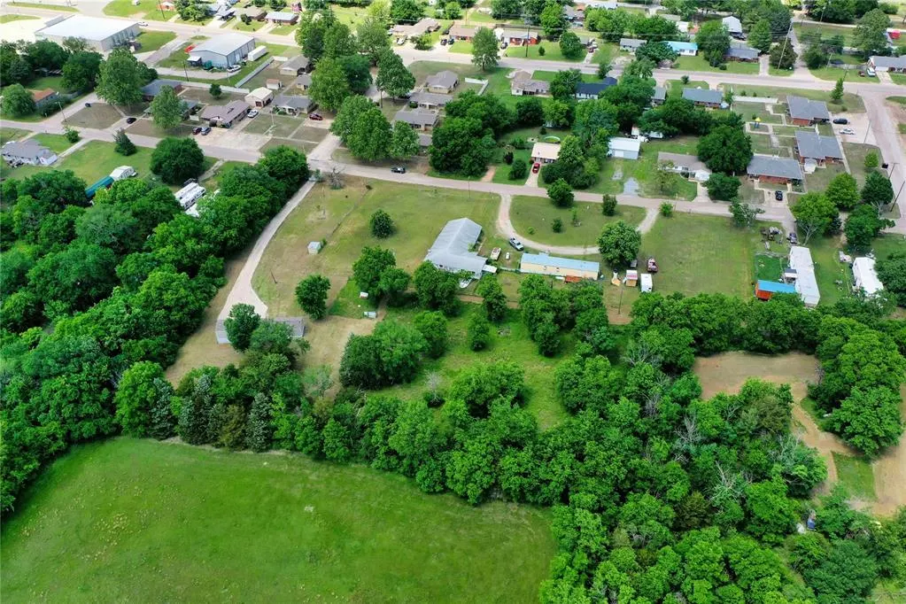 Photo 43 — 801 E Oak Street, Maud, OK 74854