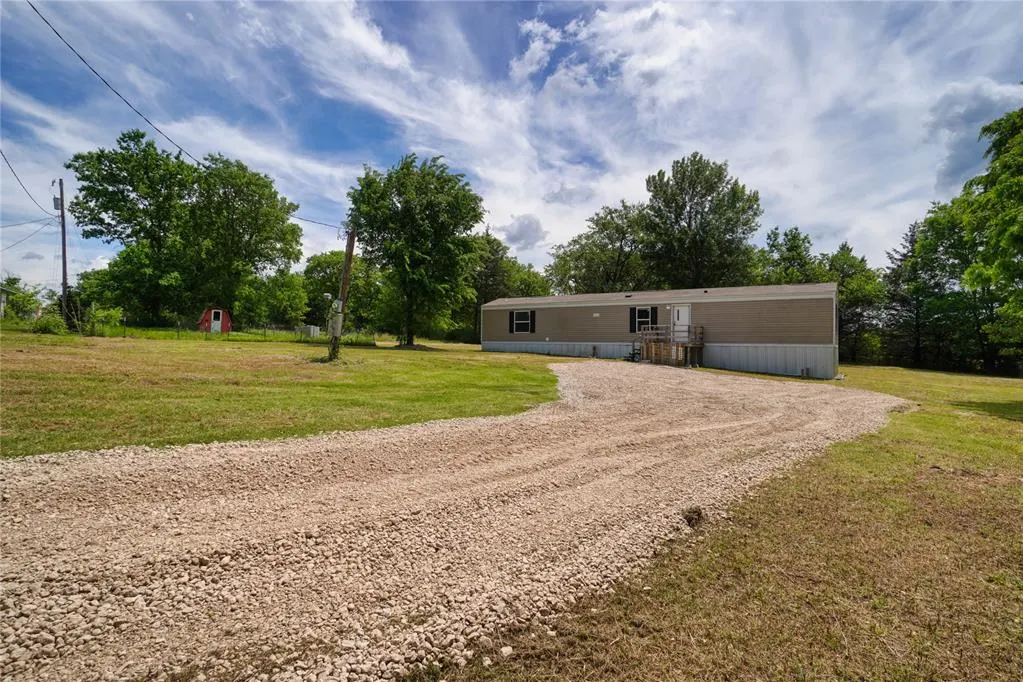 Photo 4 — 801 E Oak Street, Maud, OK 74854