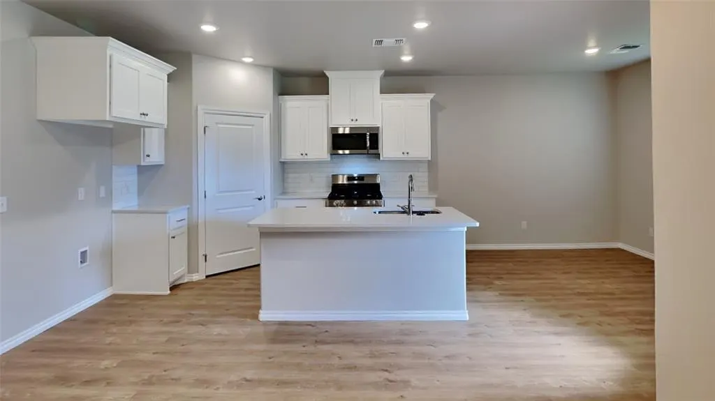 Photo 2 — 6932 Labelle Drive, Warr Acres, OK 73132