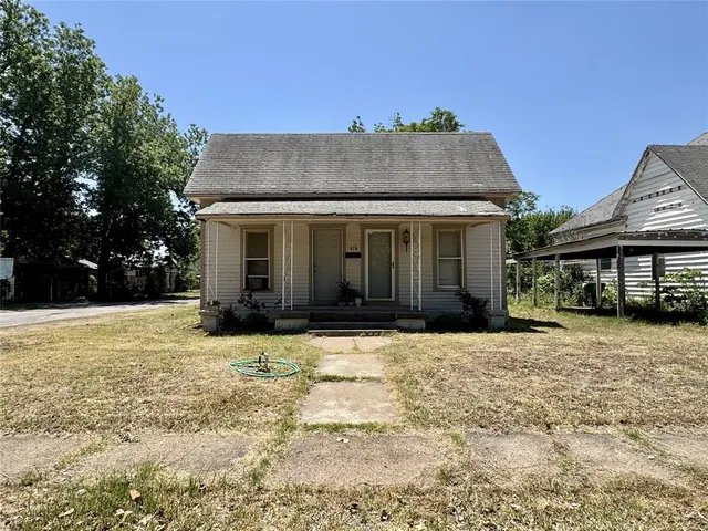 Photo 2 — 418 W Pierce Street, Mangum, OK 73554