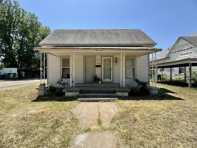 Photo 3 — 418 W Pierce Street, Mangum, OK 73554