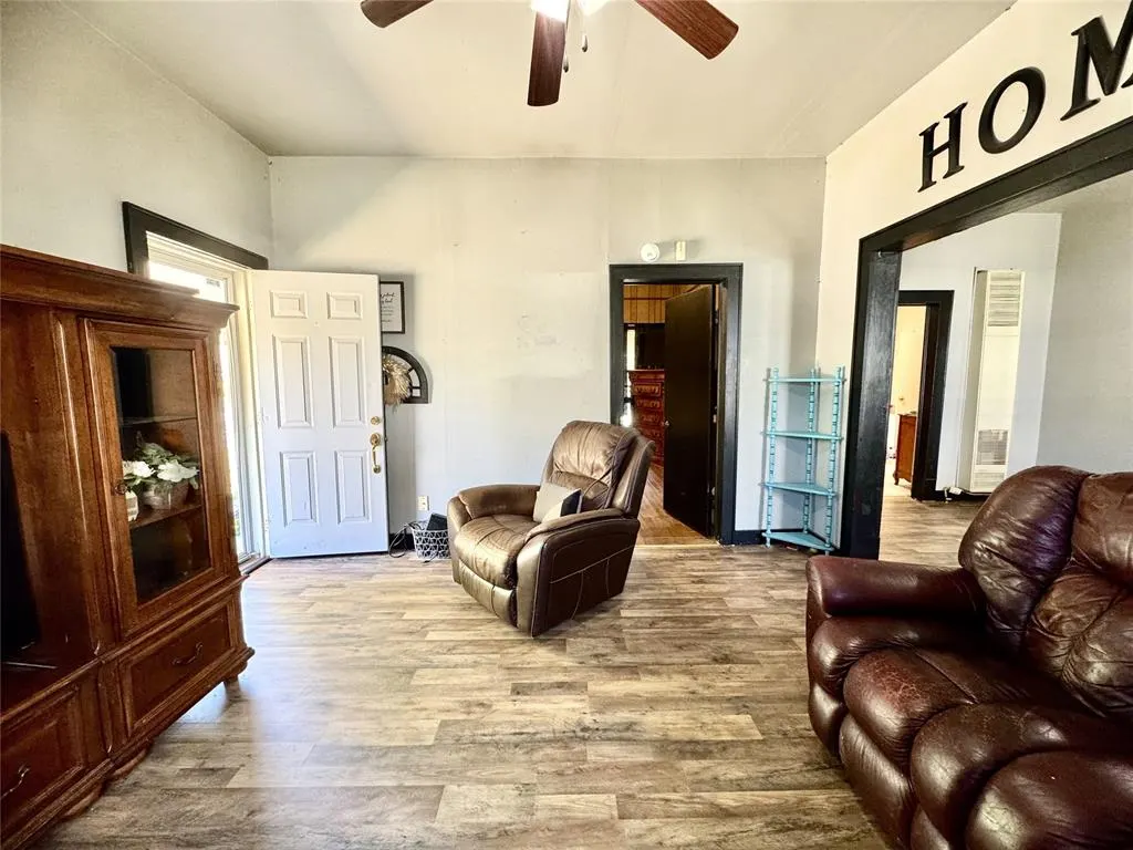 Photo 12 — 418 W Pierce Street, Mangum, OK 73554