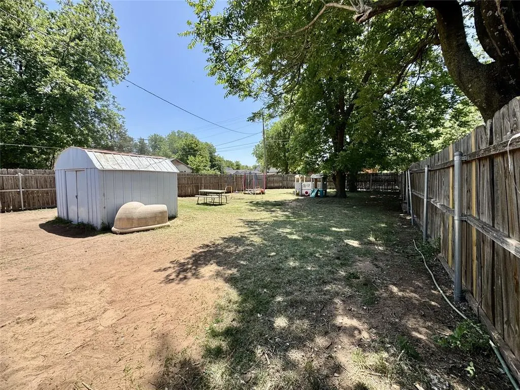 Photo 44 — 418 W Pierce Street, Mangum, OK 73554